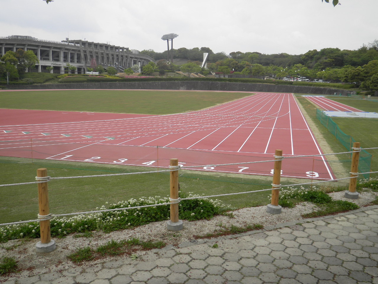 福岡市博多の森補助競技場 陸上競技場 日本体育施設株式会社 福岡市博多の森補助競技場 陸上競技場 日本体育施設株式会社