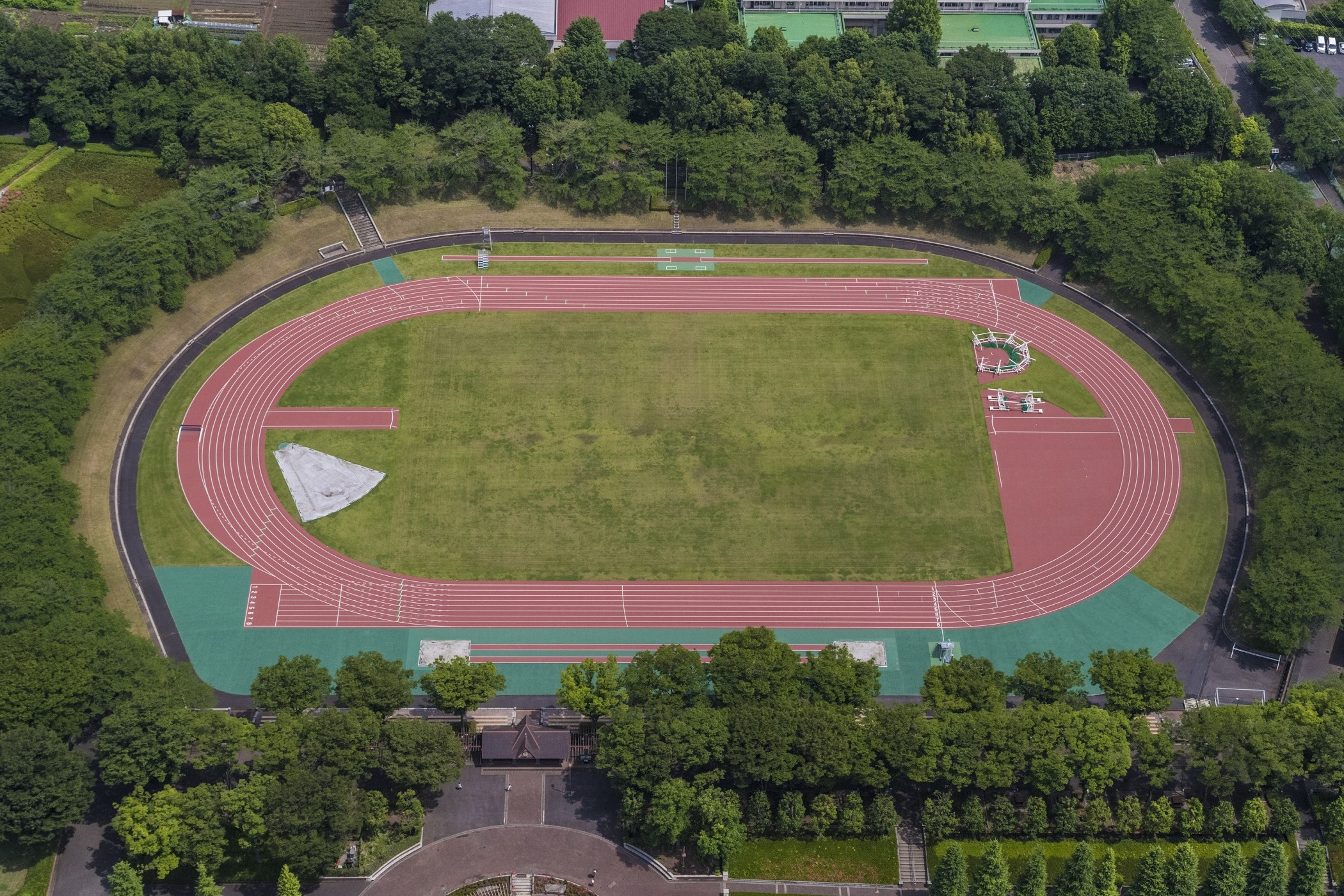 秋留台公園陸上競技場（３種） | 陸上競技場 | 日本体育施設株式会社