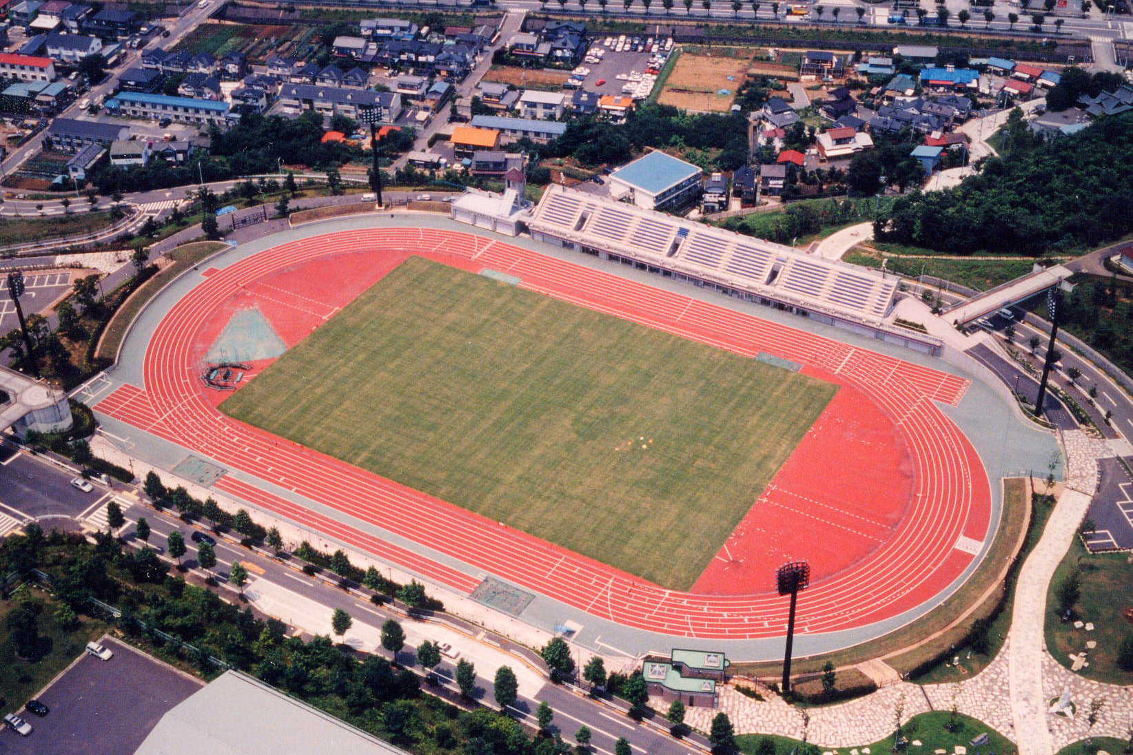 八王子市上柚木公園陸上競技場（2種） 陸上競技場 日本体育施設株式会社
