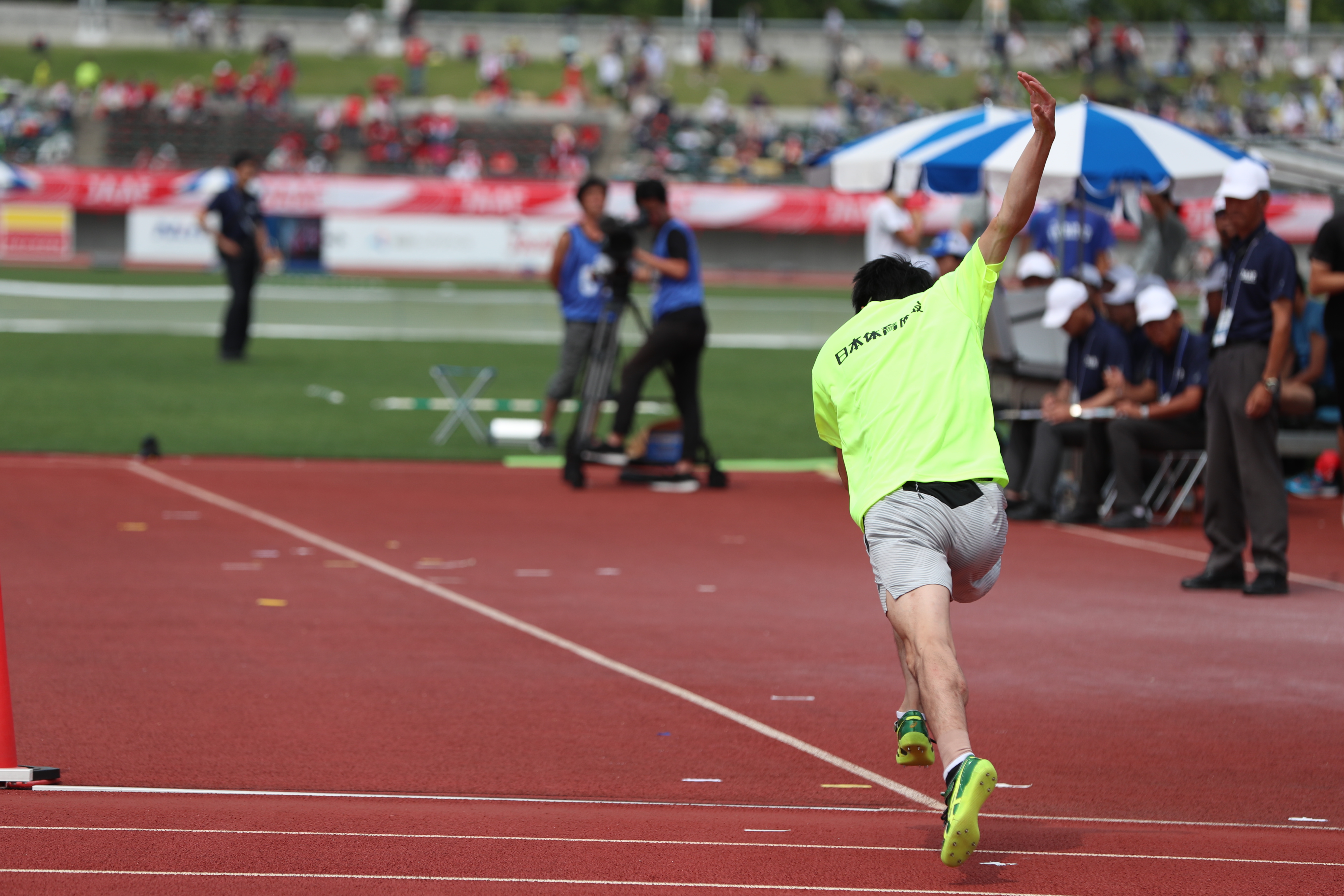 現役アスリート大田和宏選手が教える 走高跳 走り高跳び で高く跳ぶ練習方法とコツ スポンサーシップ 日本体育施設株式会社