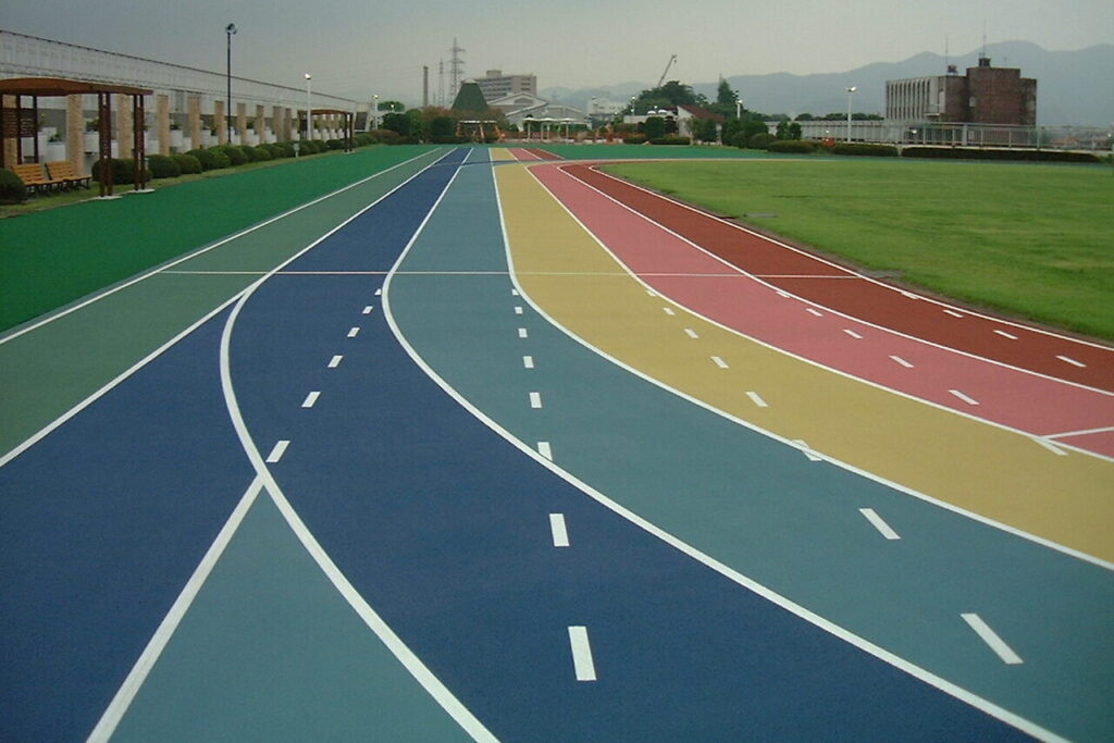 桐生市境野水処理センター屋上公園 カラーコーディネーション陸上トラック
