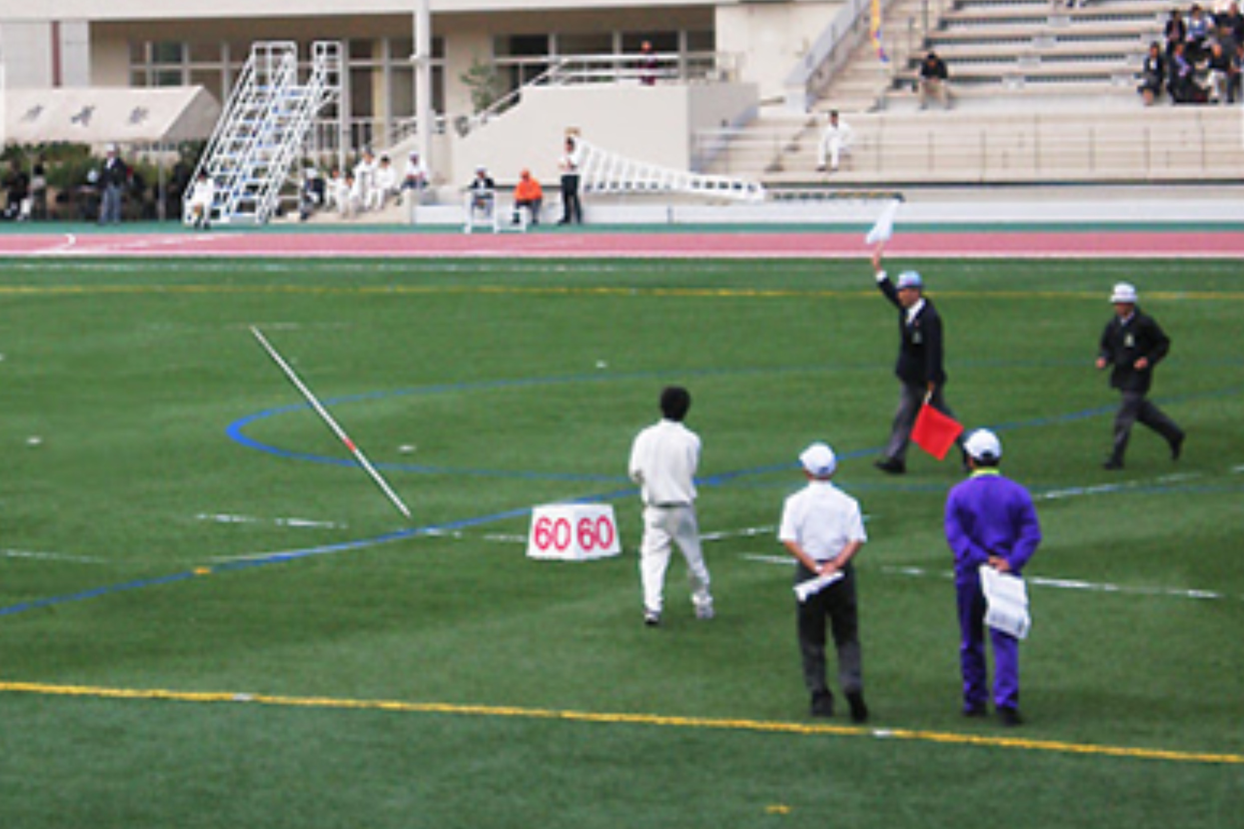 スポーツターフΛ(ラムダ)での投てき競技風景