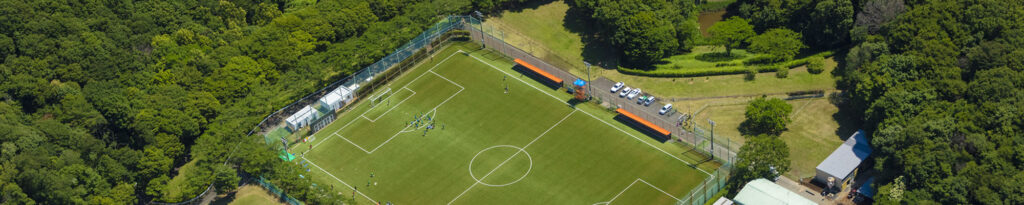 法政大学多摩キャンパスサッカー場上空写真