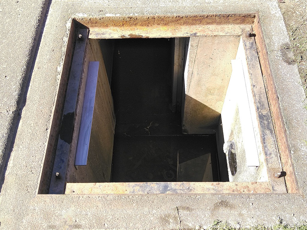 集水桝内清掃前の状態