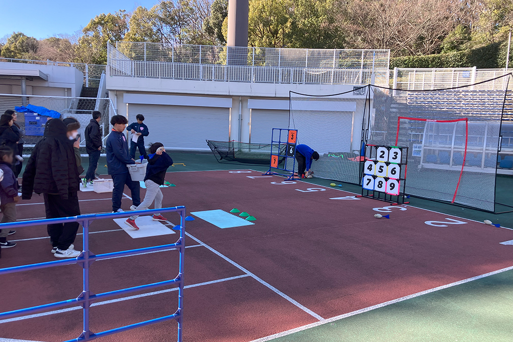 ターゲットスローに挑戦する子どもたちの様子