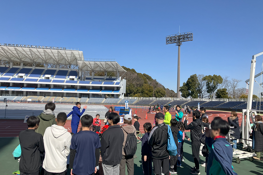 町田GIONスタジアムで開催された走り方教室・バトンパス教室の様子