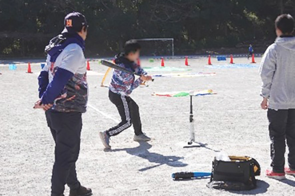 ミニスポーツ広場で行われたリアル野球ボード体験の様子