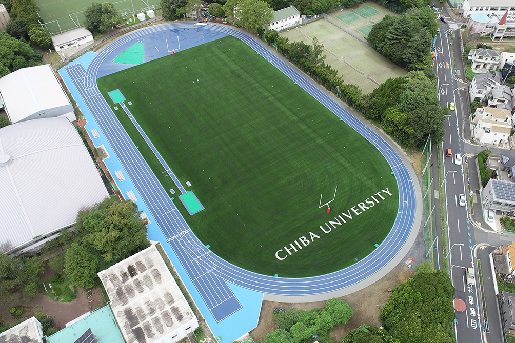 千葉大学西千葉キャンパス陸上競技場の全景