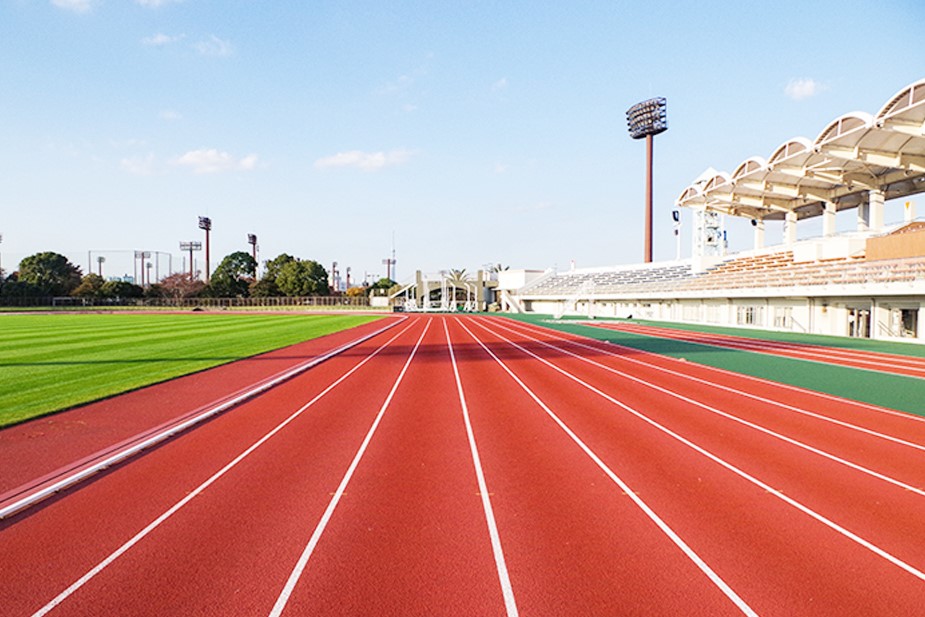 江東区屋外スポーツ施設の陸上トラックの様子