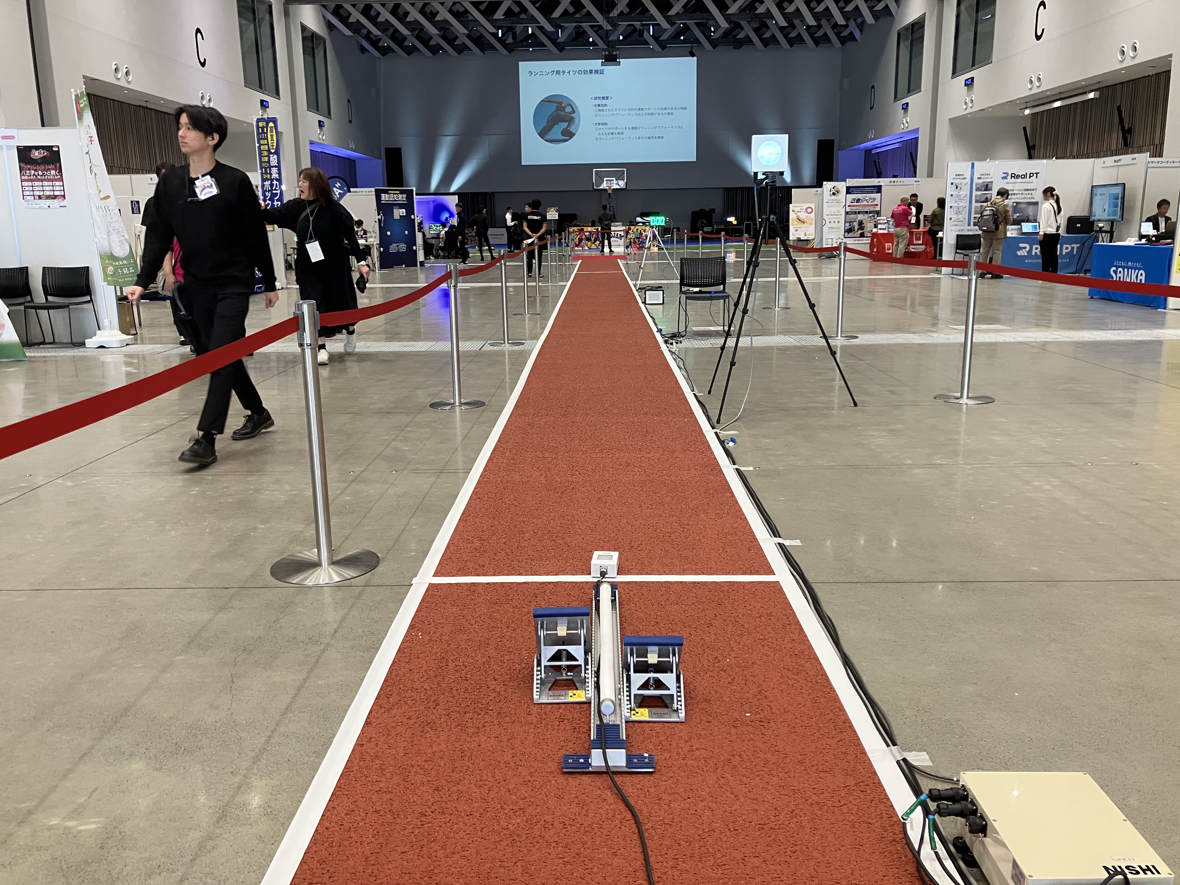 体験イベント「20mダッシュチャレンジ」用ウレタン走路
