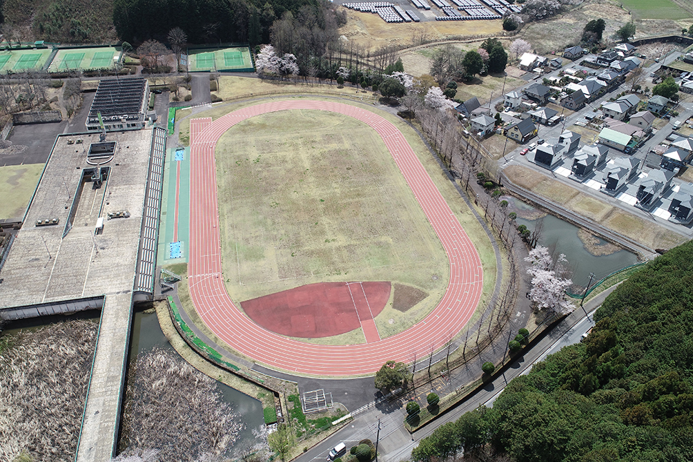 鹿沼運動公園陸上競技場トラック上空からの写真1