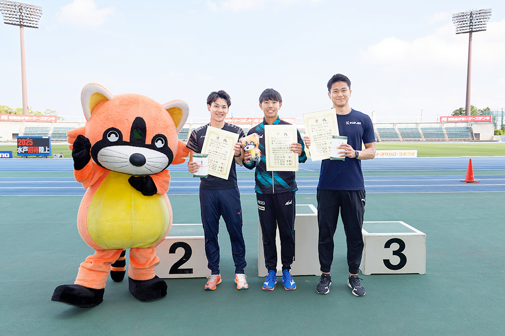 水戸招待陸上 男子棒高跳で優勝した竹川倖生選手
