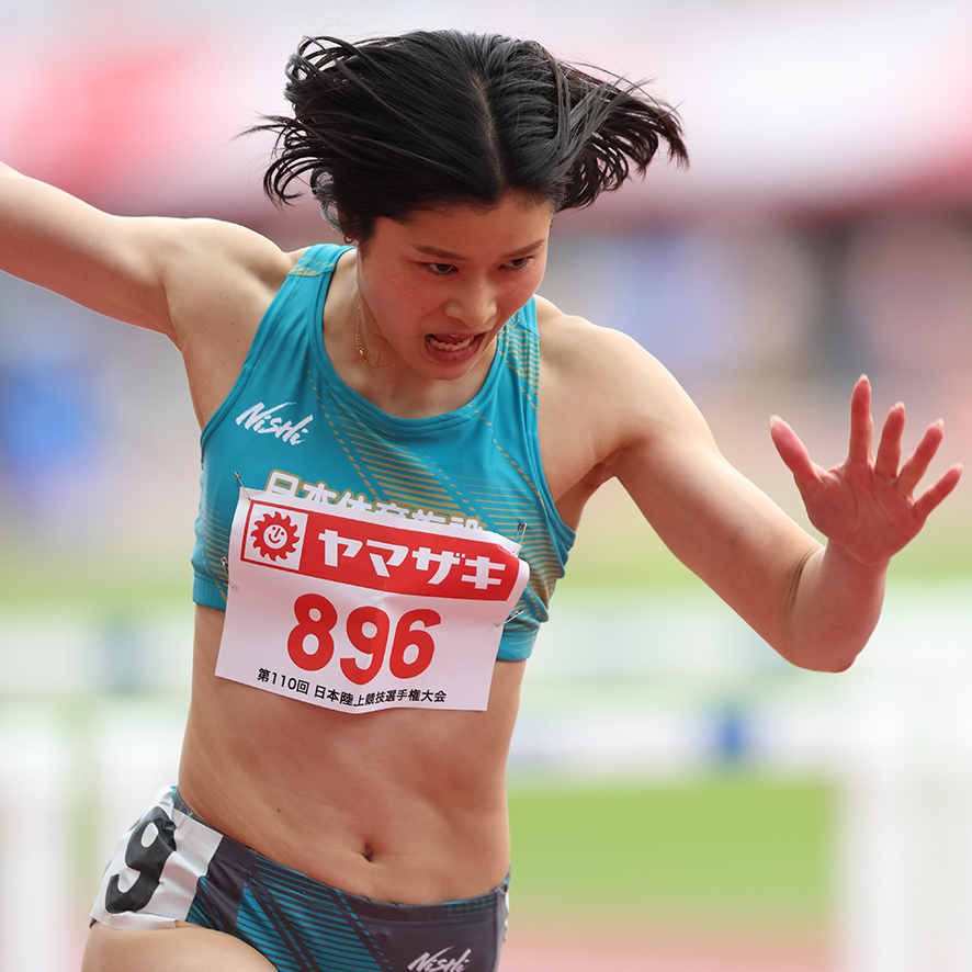 ゴール前の真剣な表情の小宮選手