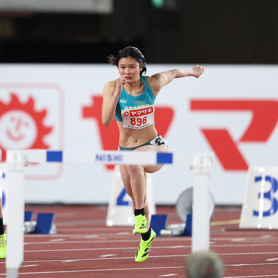 決勝レースでスタートした小宮選手