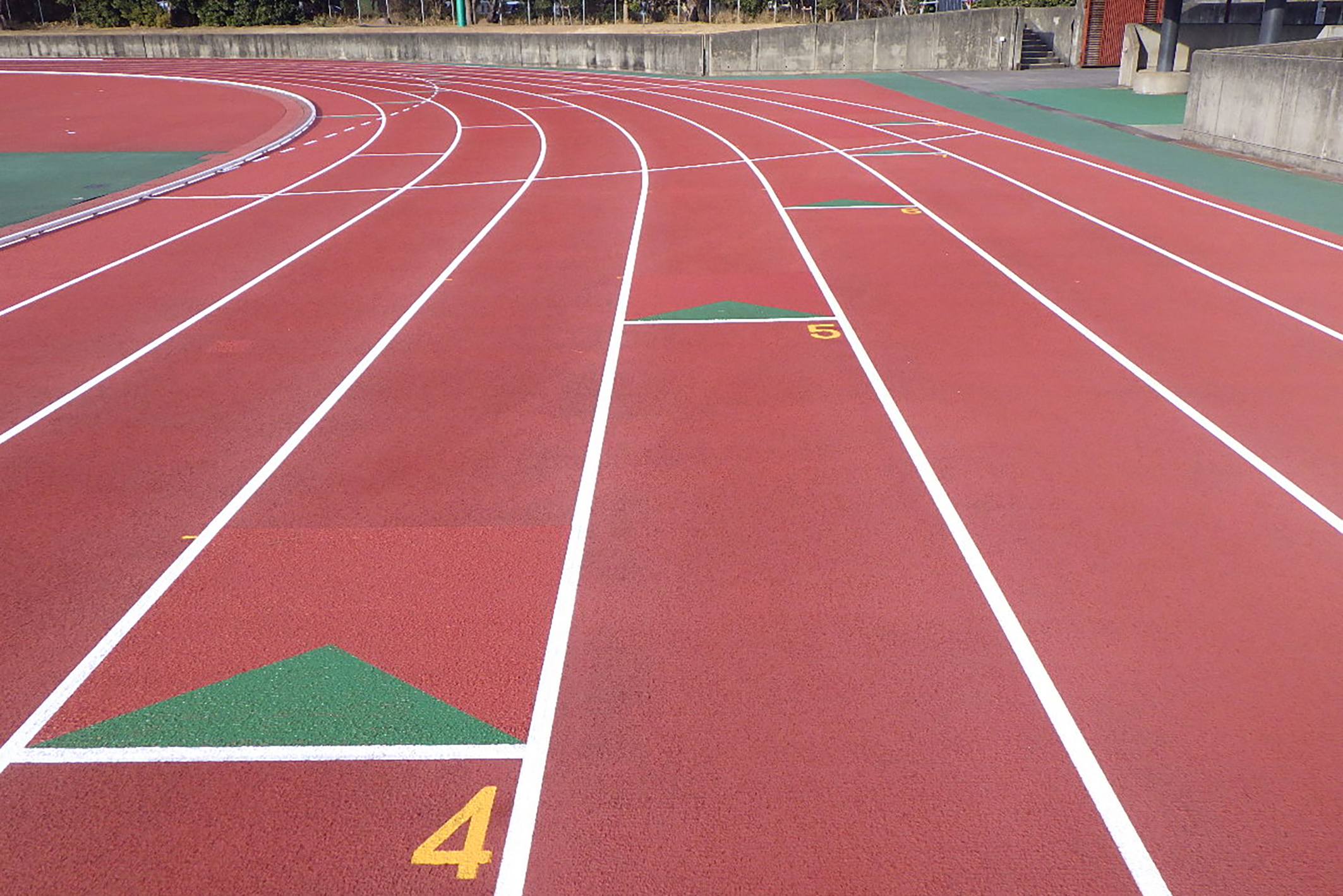 400ｍリレーのリレーゾーンがマーキングされた走路