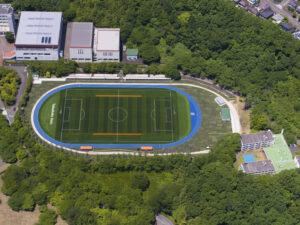 拓殖大学八王子国際キャンパス総合グラウンド陸上競技場の 改修工事が完成しました 日本体育施設株式会社